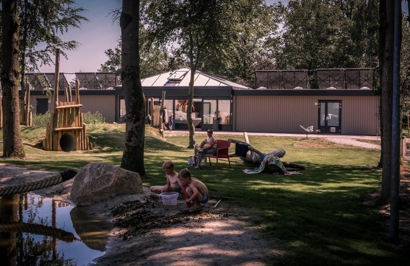 Heated sanitary buildings